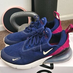 Women's Size 6 Nike 270 Air Max